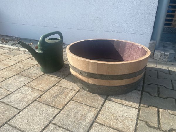 Miniteich aus abgeschliffenem, massiven Eichenholz – 60 Liter | Ø 63cm  Holzbottich aus Weinfass